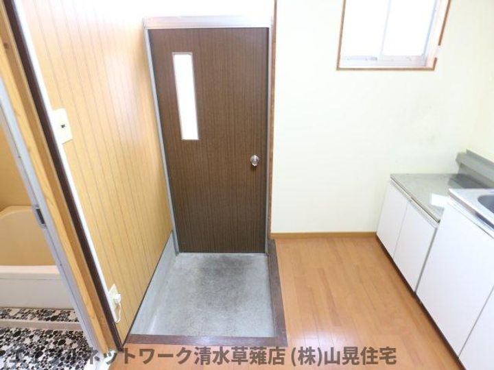 静岡県静岡市葵区瀬名2丁目(テラスハウス)の賃貸物件Eの玄関