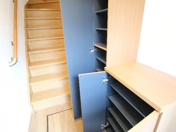京都府木津川市州見台8丁目(アパート)の賃貸物件の玄関