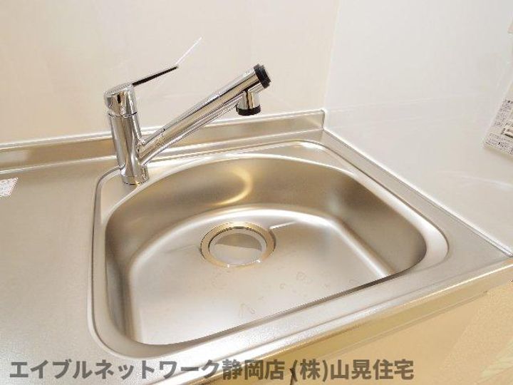 静岡県静岡市葵区沓谷5丁目(アパート)の賃貸物件のキッチン