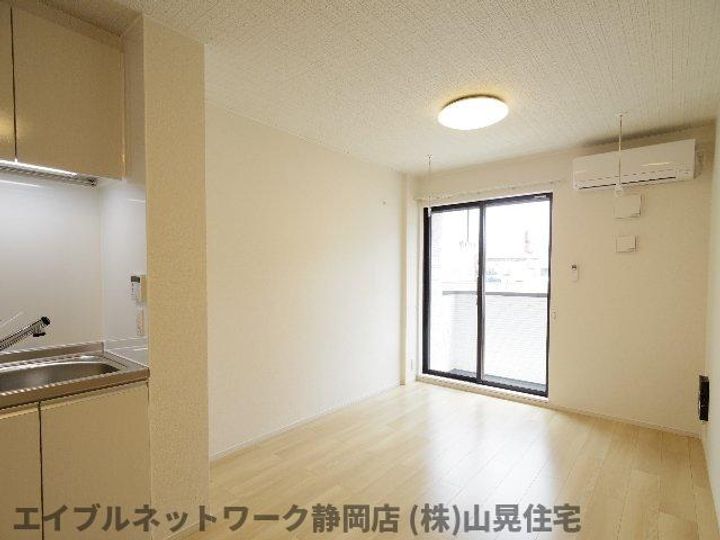 静岡県静岡市葵区沓谷5丁目(アパート)の賃貸物件の居間