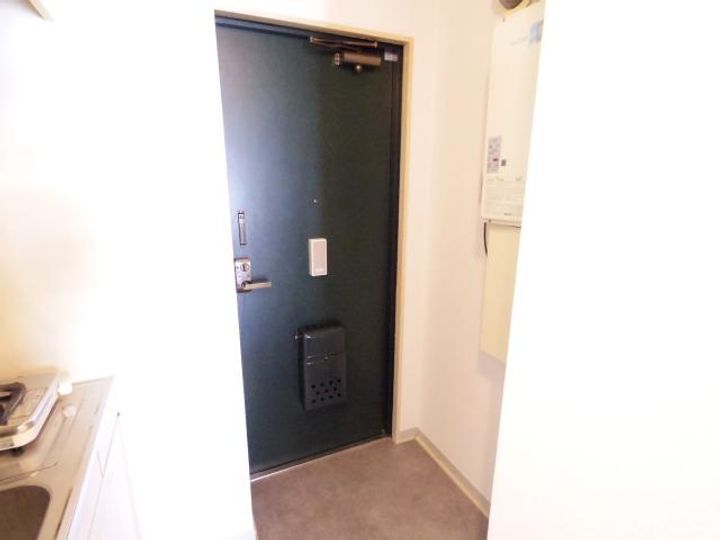 奈良県生駒郡三郷町立野南1丁目(アパート)の賃貸物件の玄関