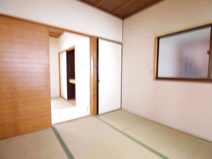 平和荘の居間