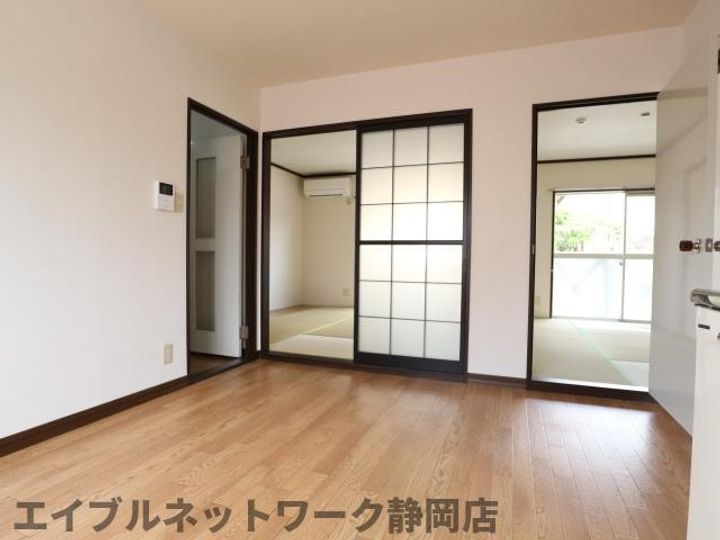 静岡県静岡市葵区安東3丁目(アパート)の賃貸物件の居間
