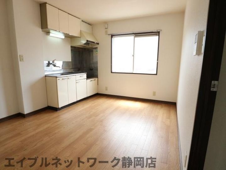 静岡県静岡市葵区安東3丁目(アパート)の賃貸物件の居間