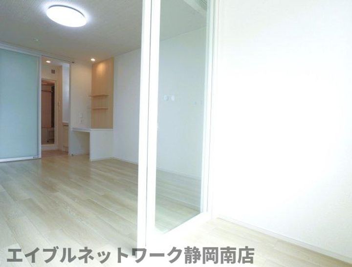 ウィステリア リズムの居間