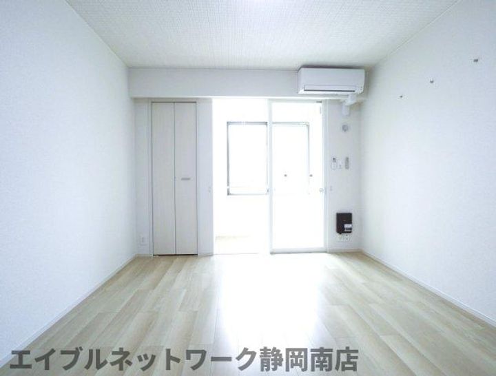 ウィステリア リズムの居間