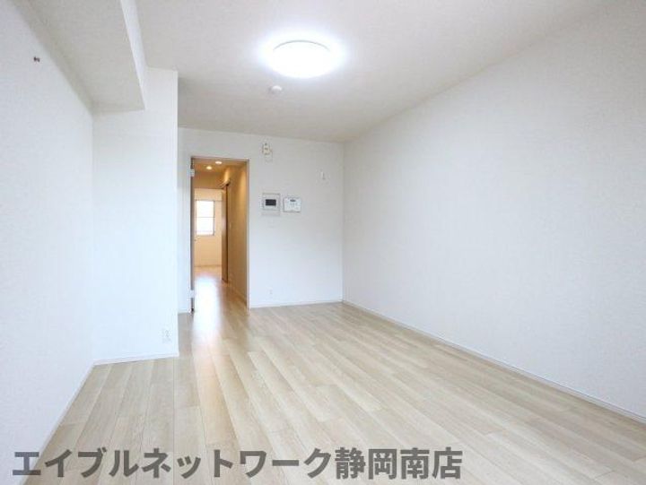 ウィステリア リズムの居間