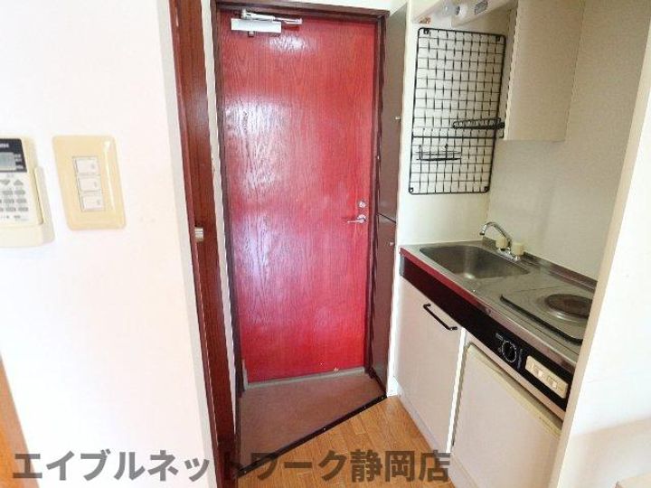 静岡県静岡市葵区川辺町2丁目(マンション)の賃貸物件の玄関