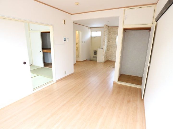奈良県大和郡山市冠山町(アパート)の賃貸物件の居間