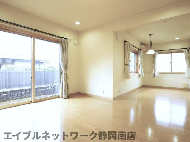 静岡県静岡市駿河区馬渕4丁目(一戸建)の賃貸物件Kの居間