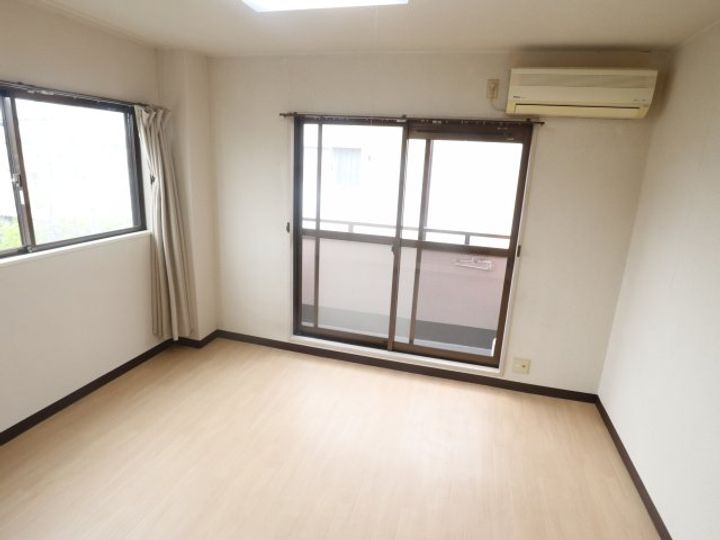 奈良県奈良市尼辻中町(マンション)の賃貸物件の居間