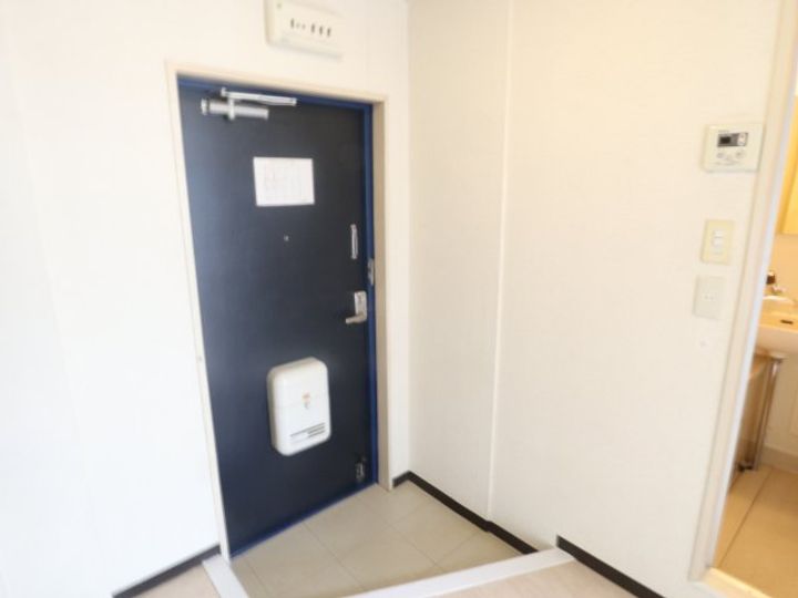 奈良県奈良市尼辻中町(マンション)の賃貸物件の玄関