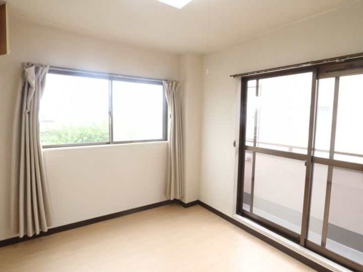 奈良県奈良市尼辻中町(マンション)の賃貸物件の居間