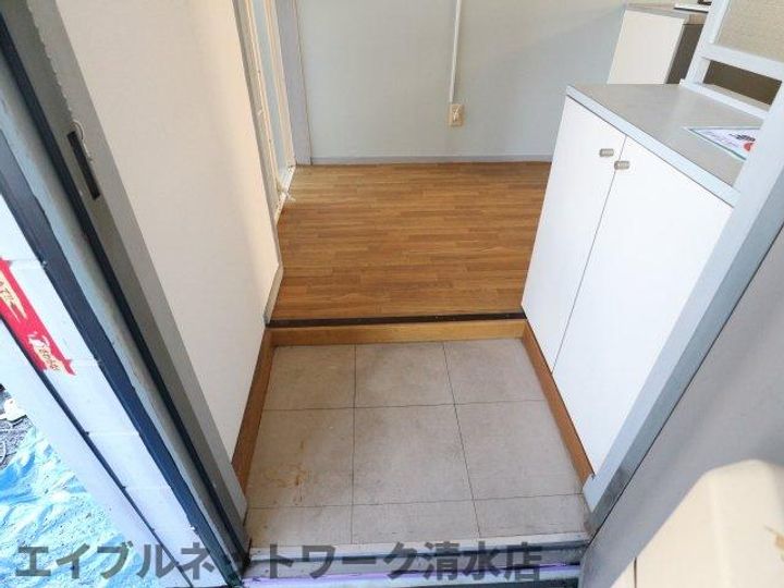 静岡県静岡市清水区高橋2丁目(アパート)の賃貸物件の玄関