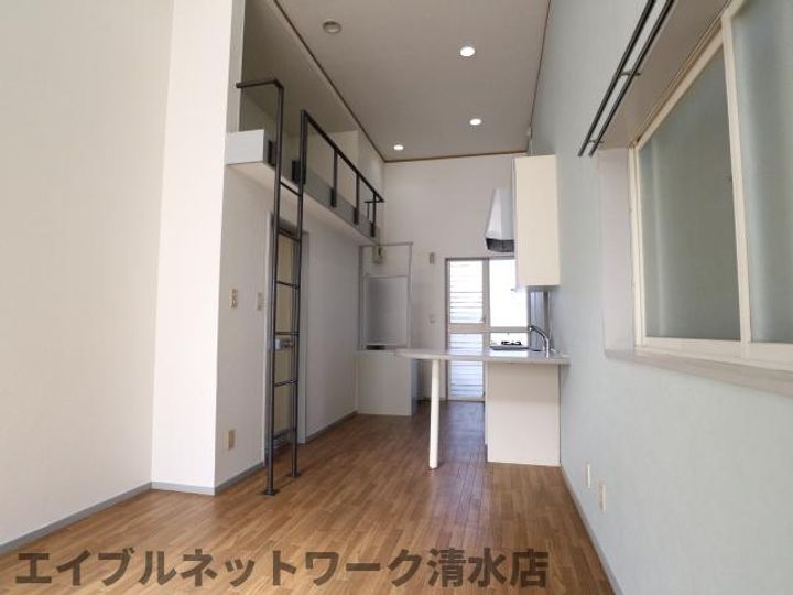 静岡県静岡市清水区高橋2丁目(アパート)の賃貸物件の居間