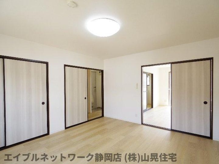 静岡県静岡市葵区千代田2丁目(アパート)の賃貸物件の居間