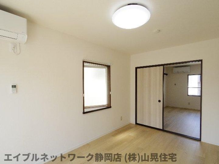 静岡県静岡市葵区千代田2丁目(アパート)の賃貸物件の居間