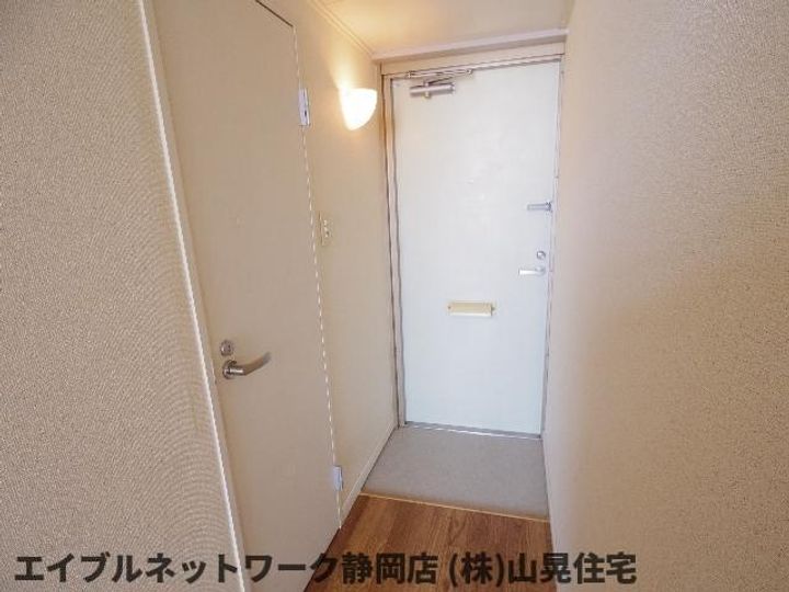 静岡県静岡市葵区川合2丁目(アパート)の賃貸物件の玄関