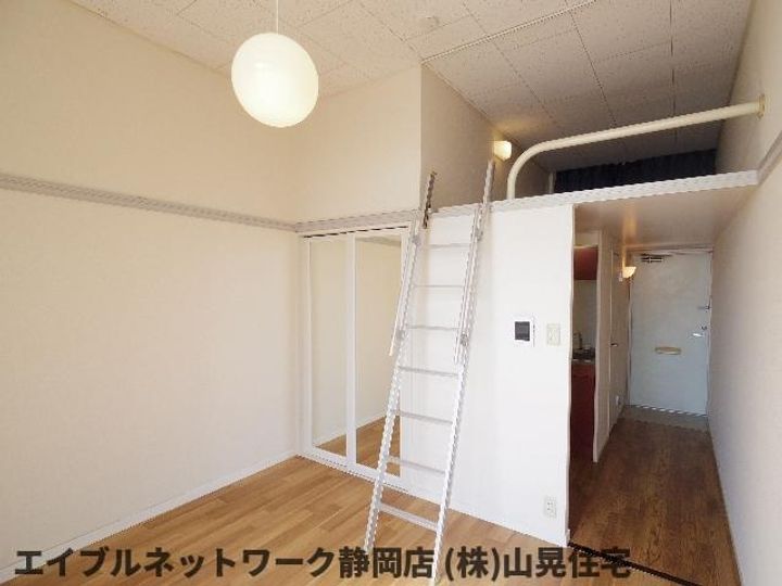 静岡県静岡市葵区川合2丁目(アパート)の賃貸物件の居間