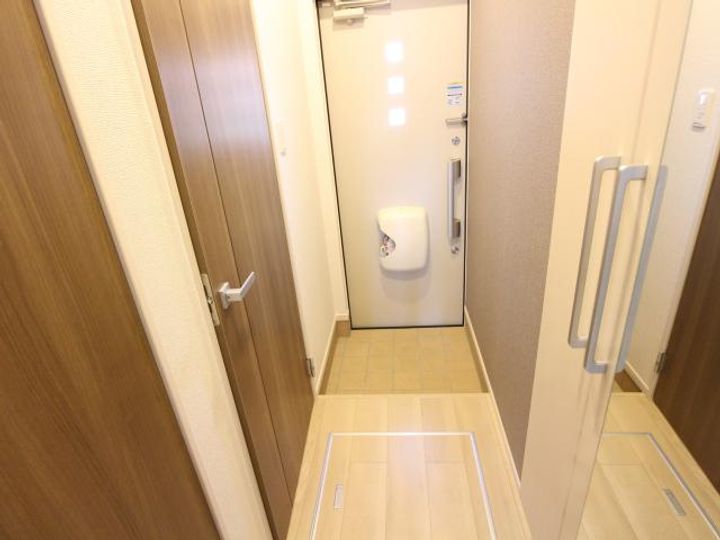 奈良県北葛城郡王寺町久度3丁目(アパート)の賃貸物件の玄関