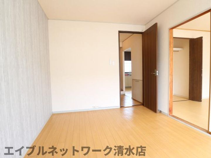 静岡県静岡市清水区西久保(アパート)の賃貸物件の居間
