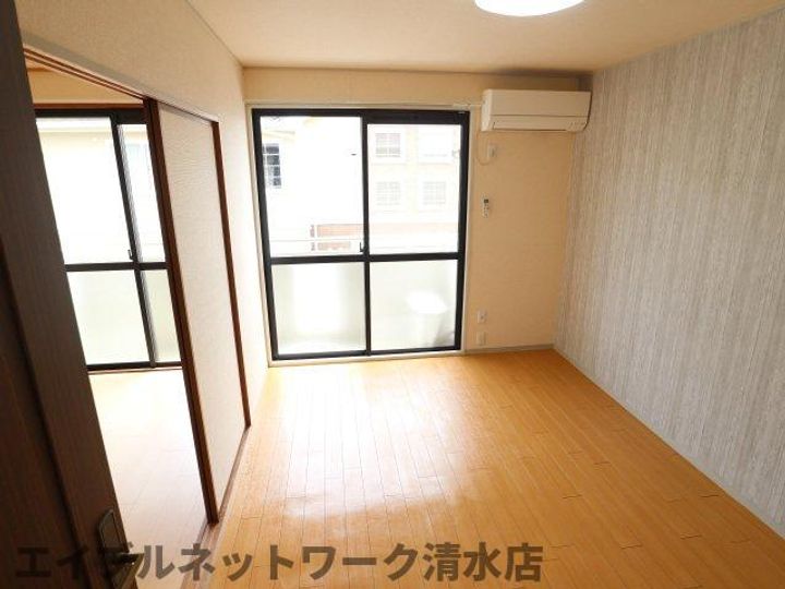 静岡県静岡市清水区西久保(アパート)の賃貸物件の居間