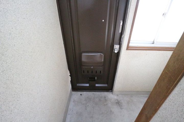 宝ハイツ302の玄関