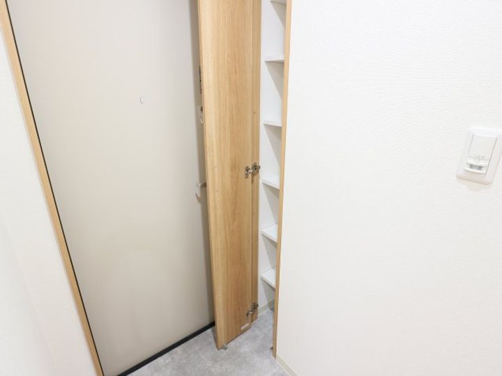 奈良県大和郡山市東岡町(アパート)の賃貸物件の玄関