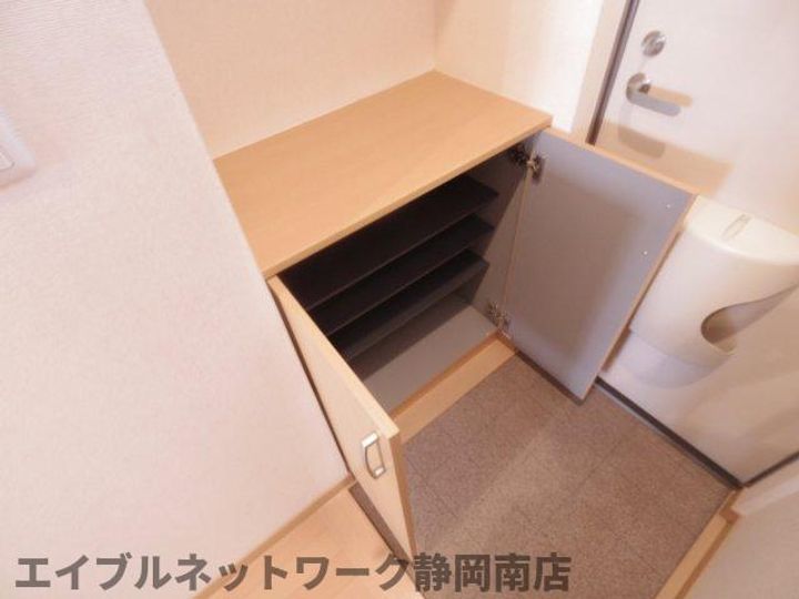 エルスタンザ西島Ⅲの玄関