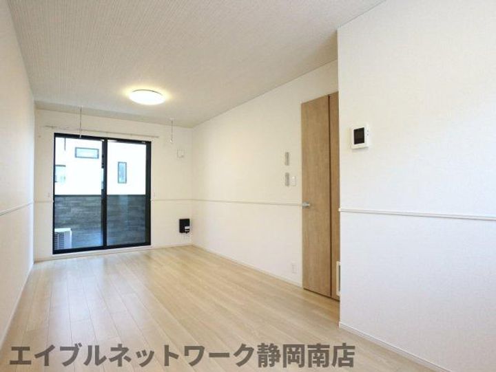 ピースフルリビング茶町の居間