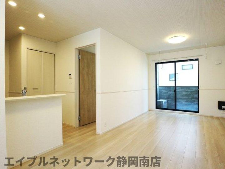 ピースフルリビング茶町の居間