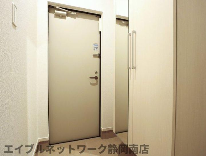 レジデンス・ヤギⅣBの玄関