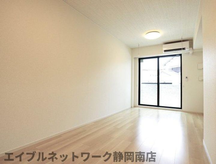 レジデンス・ヤギⅣBの居間