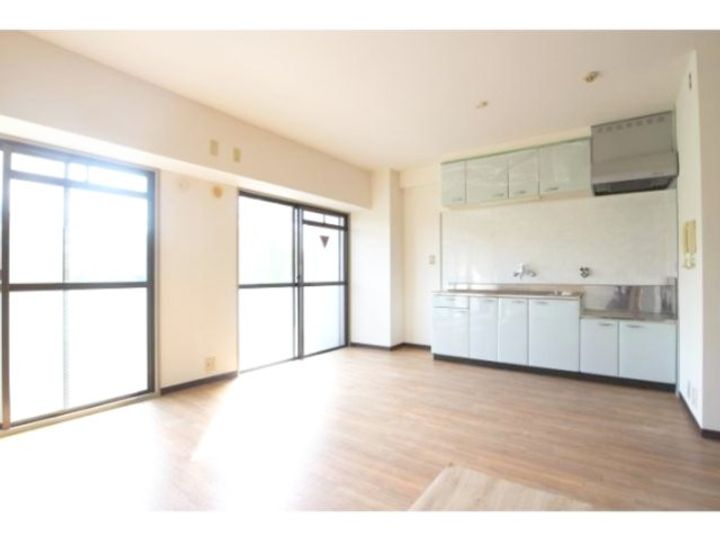 奈良県北葛城郡王寺町王寺2丁目(マンション)の賃貸物件の居間