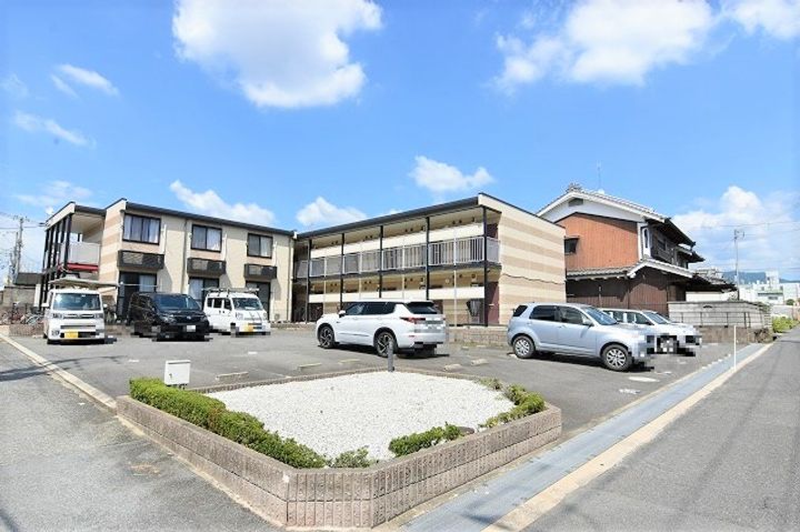 レオパレスくれーる大安寺208の外観