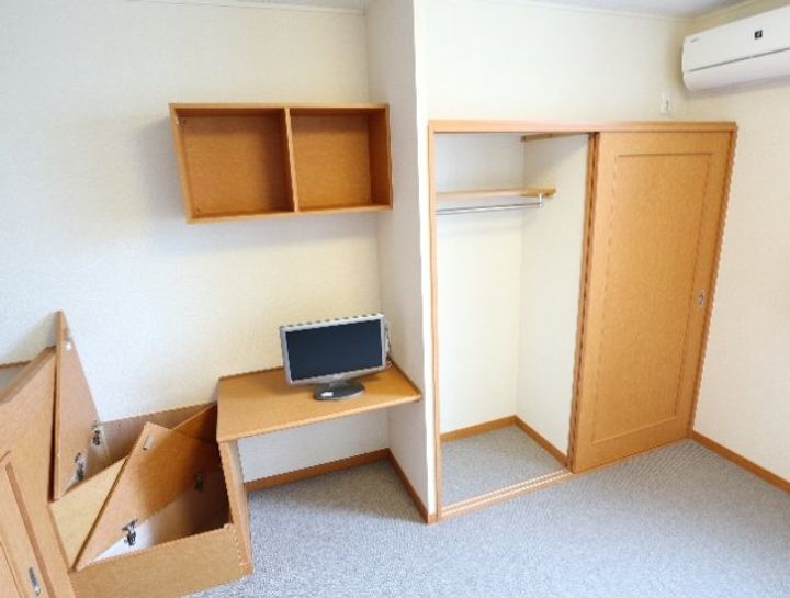 レオパレスくれーる大安寺208の居間