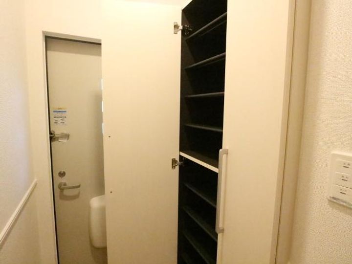 奈良県奈良市佐保台西町(アパート)の賃貸物件の玄関