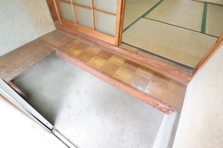 奈良県香芝市狐井(テラスハウス)の賃貸物件E2の玄関