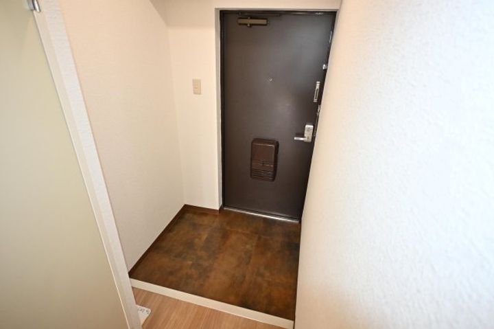 サンプラザ南京終301の玄関