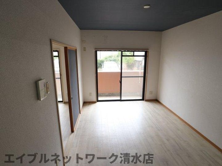 静岡県静岡市清水区江尻台町(マンション)の賃貸物件の居間