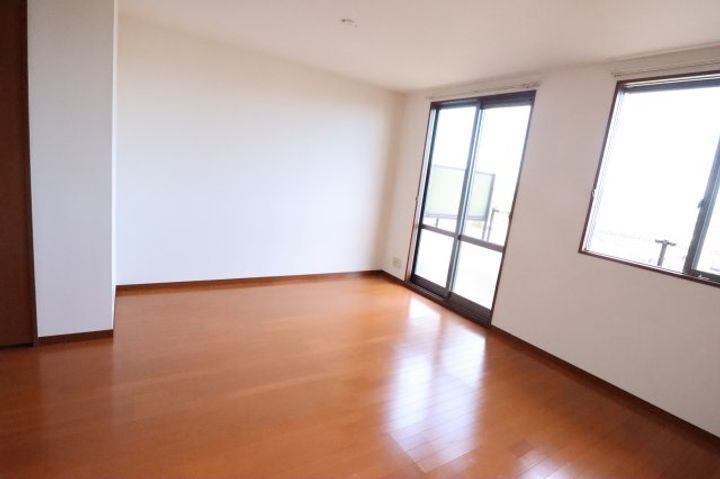 奈良県香芝市旭ケ丘3丁目(テラスハウス)の賃貸物件102の居間