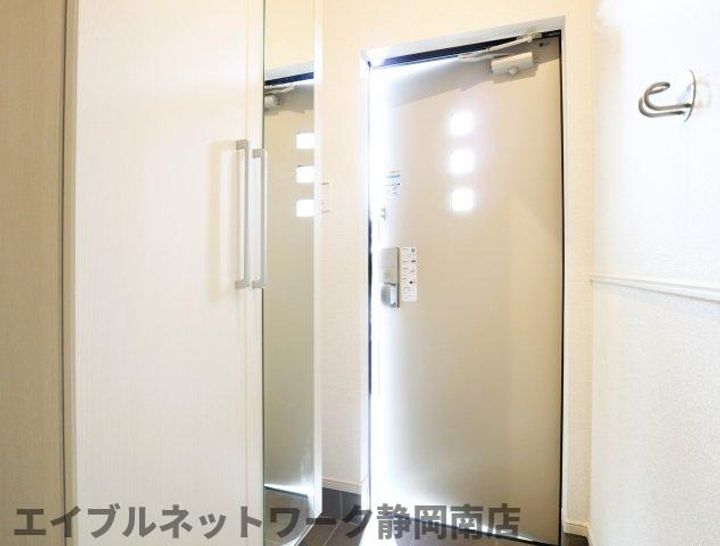 クリークの玄関