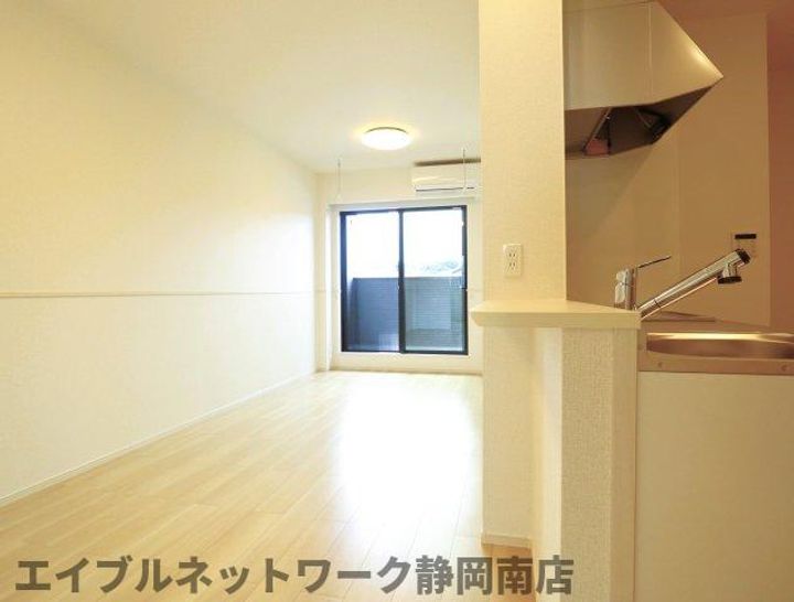 クリークの居間