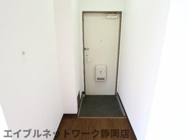 静岡県静岡市葵区上土1丁目(マンション)の賃貸物件の玄関