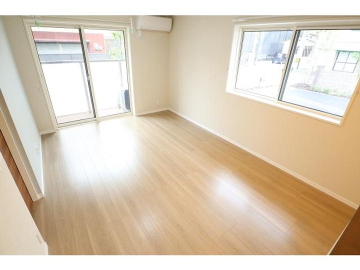 奈良県大和高田市西三倉堂1丁目(マンション)の賃貸物件の居間