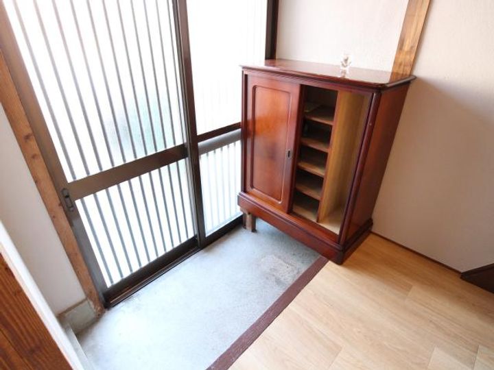 奈良県北葛城郡王寺町畠田3丁目(一戸建)の賃貸物件の玄関
