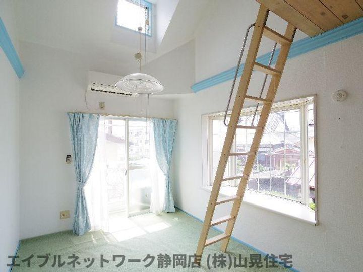 静岡県静岡市葵区上土1丁目(アパート)の賃貸物件の居間