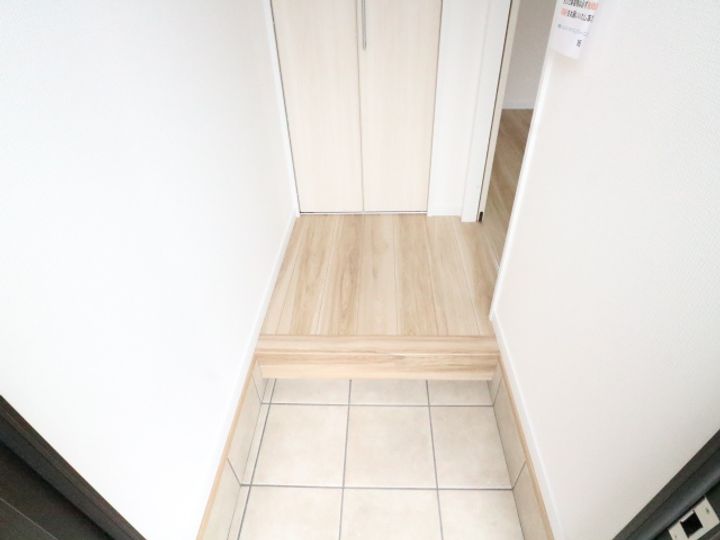 ソレイユビセレクト法蓮町Ⅱの玄関