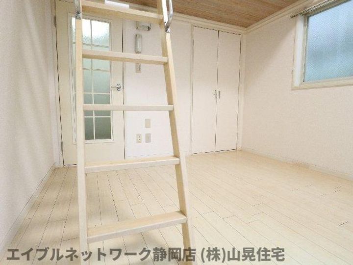 静岡県静岡市葵区水道町(アパート)の賃貸物件の居間