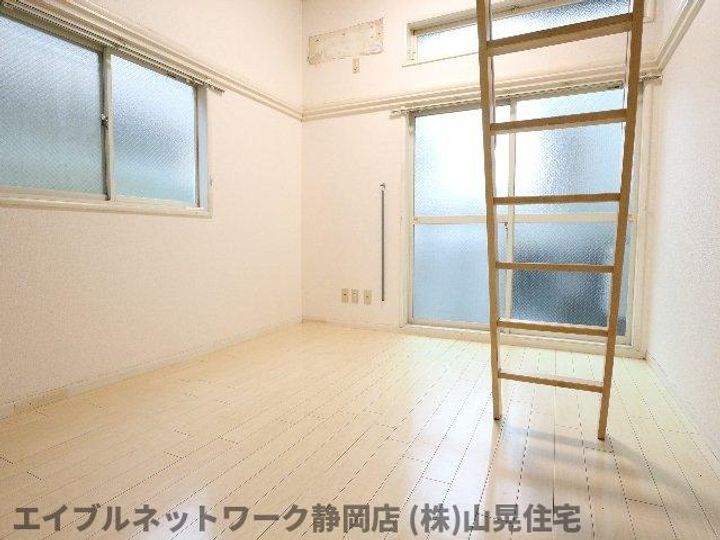 静岡県静岡市葵区水道町(アパート)の賃貸物件の居間